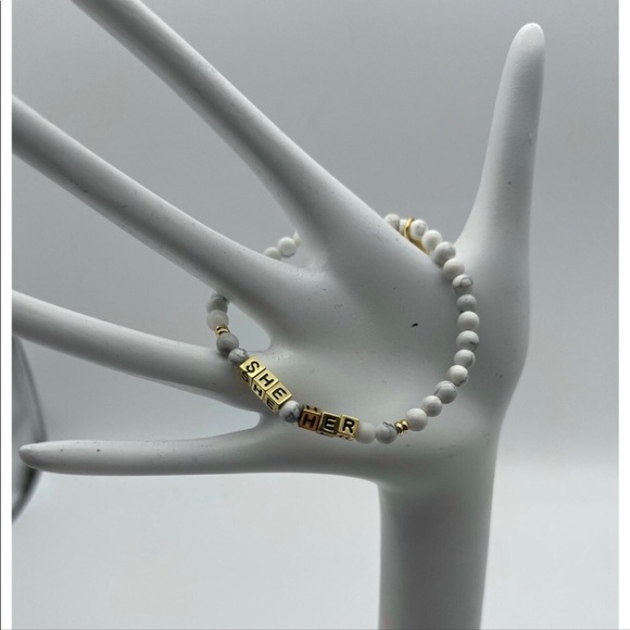 Little Words Project Bracelet Pronouns She Her She/her Beaded Stretch NWT Gender - Picture 2 of 8